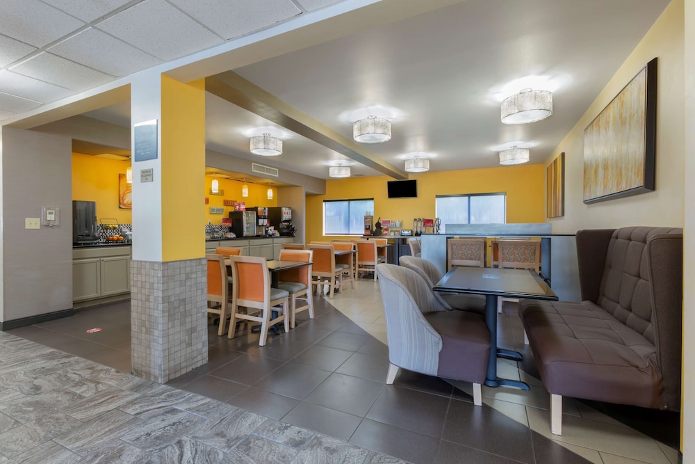 Best Western Plus The Four Corners Inn 50/69