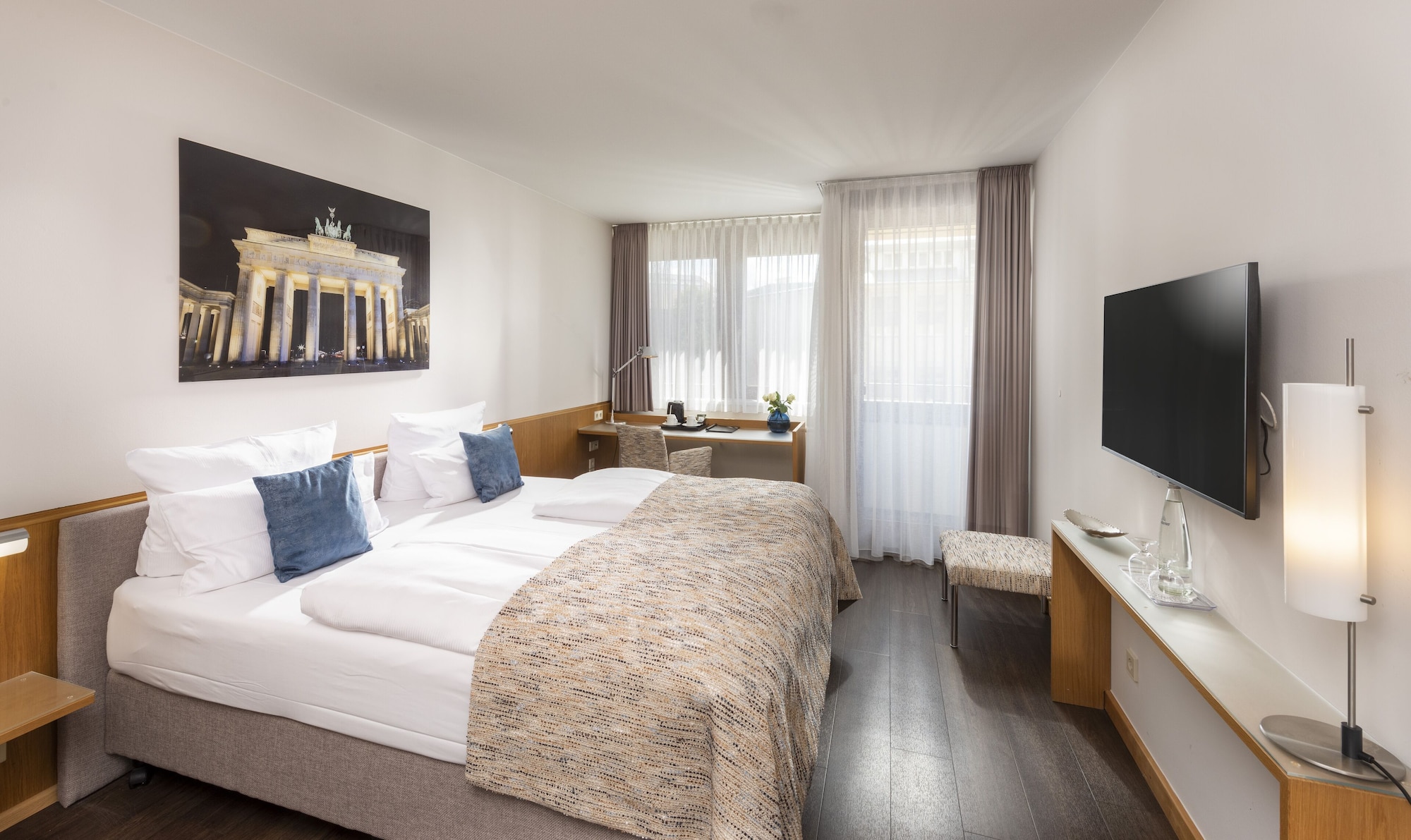 ROOM, DOUBLE BED