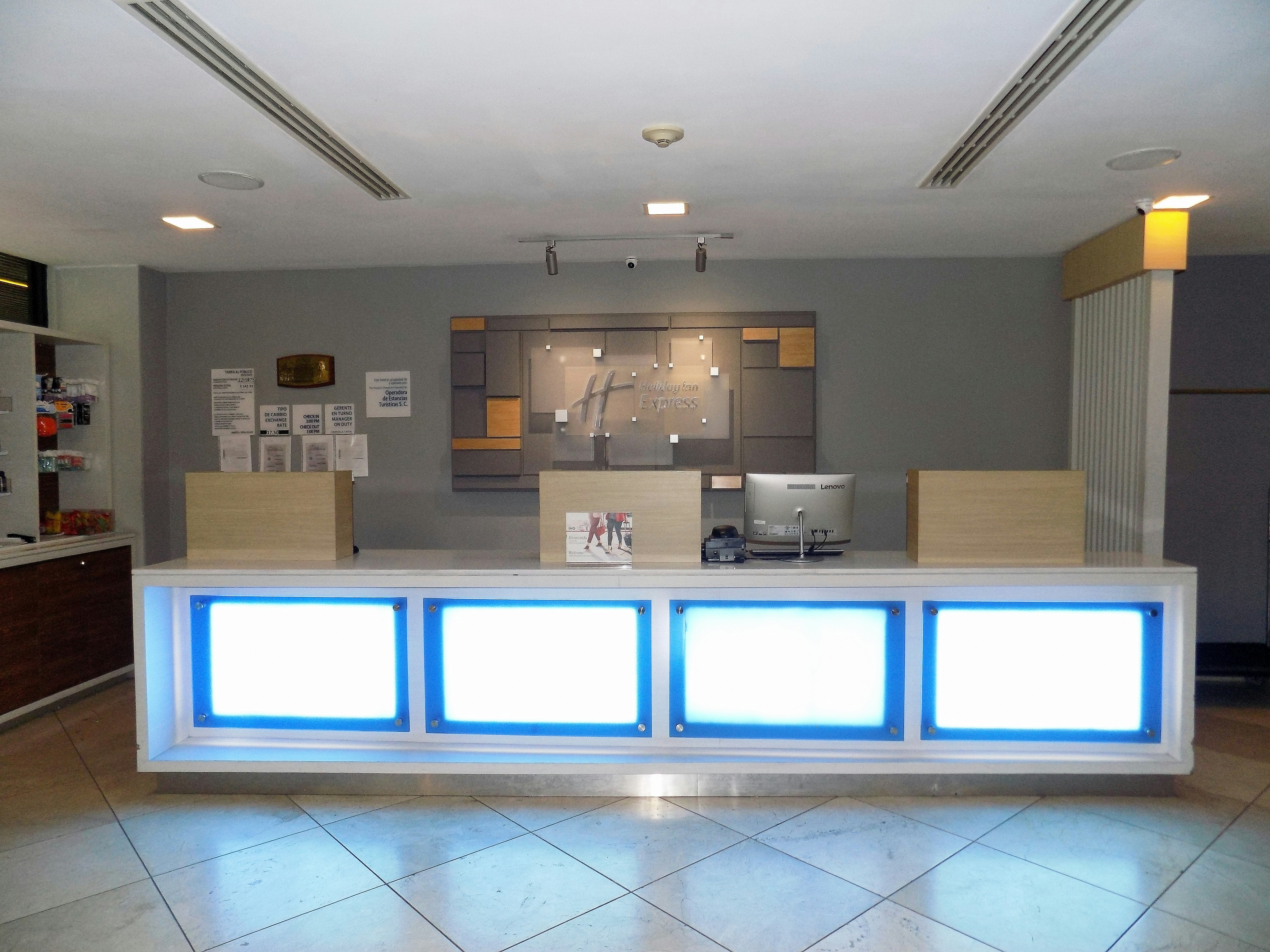 Holiday Inn Express Mexico Santa Fe 7/50