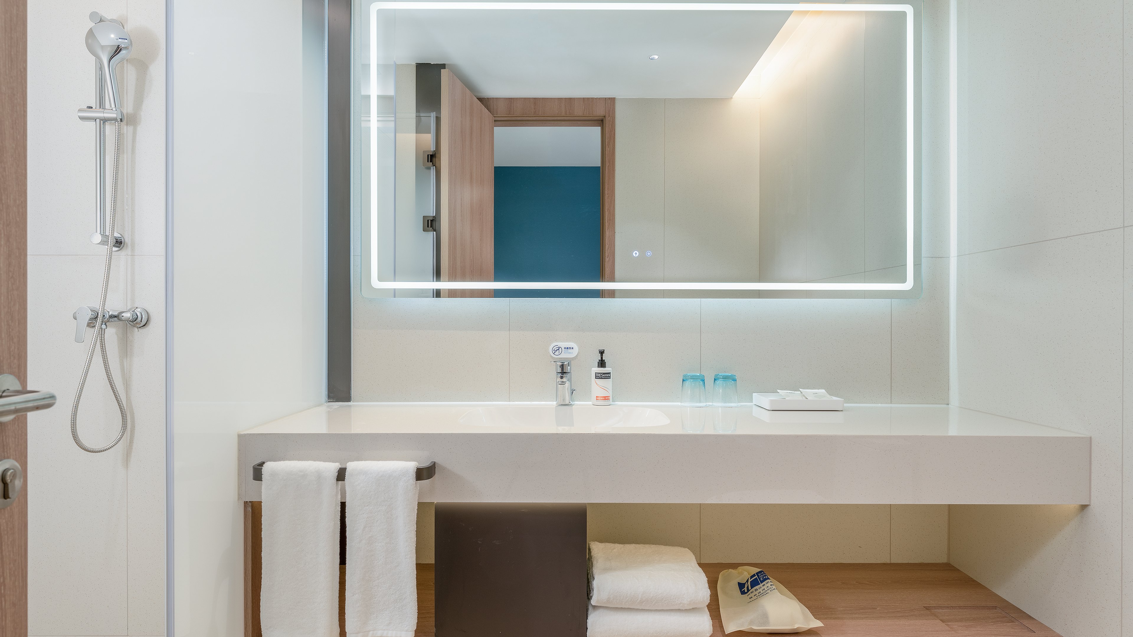 Holiday Inn Express Yangzhou Grand Canal Theatre 39/44