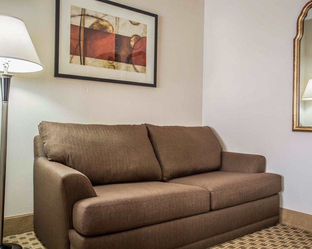 Comfort Suites Lumberton North 32/53