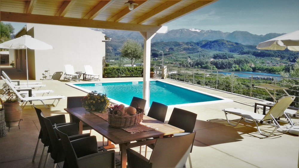 Aksos suites Accessible Accommodation 17/44