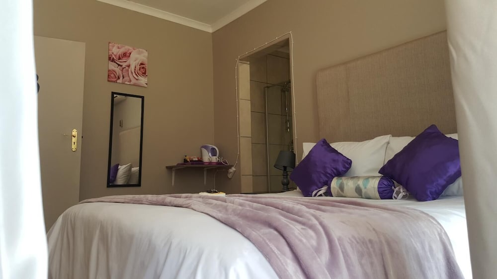 Luxury Heights Guesthouse 8/26
