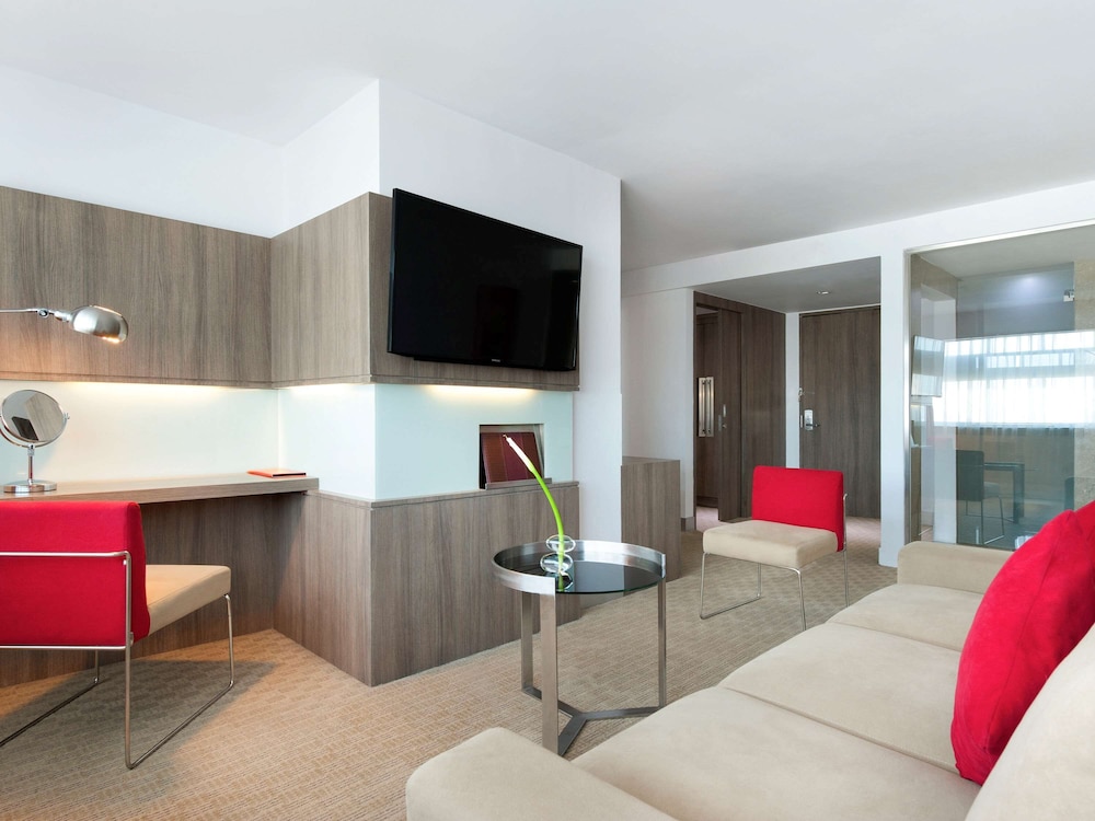 Novotel Jakarta Gajah Mada 32/49