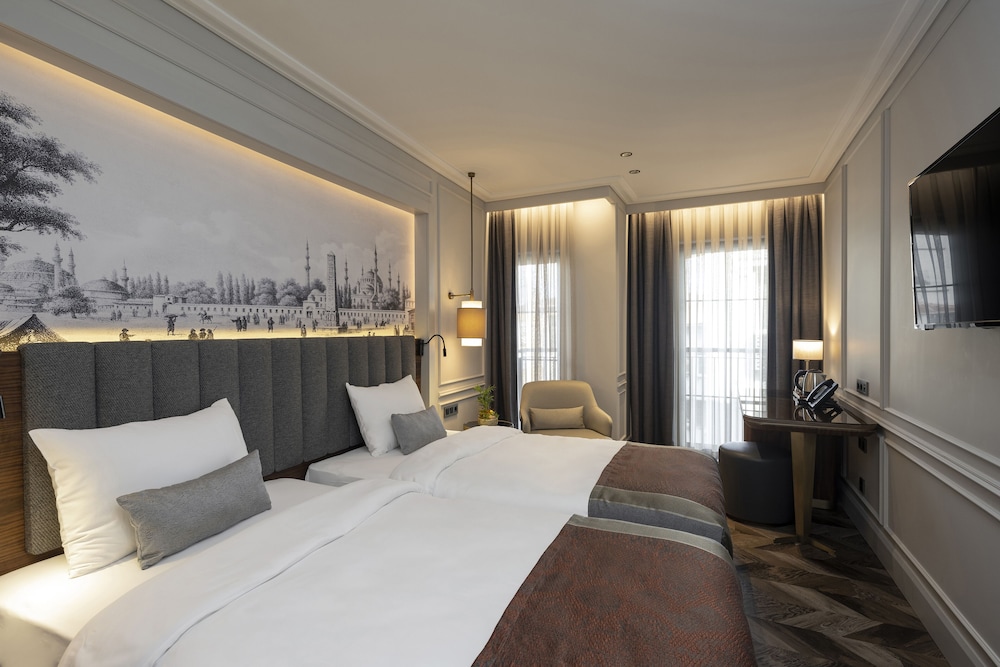 SUPERIOR, DOUBLE OR TWIN BED