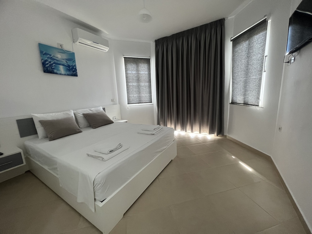 Hotel Sunshine 11/50
