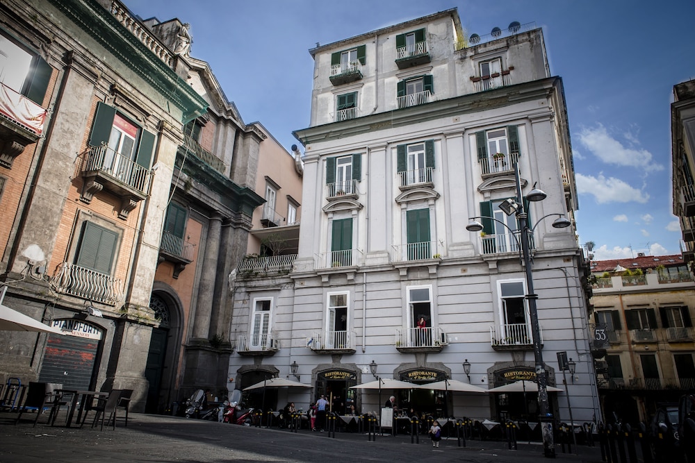 B&B Le 4 Stagioni Dante's Suites 8/50