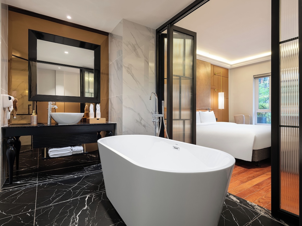 Minerva Premium Hotel 50/51
