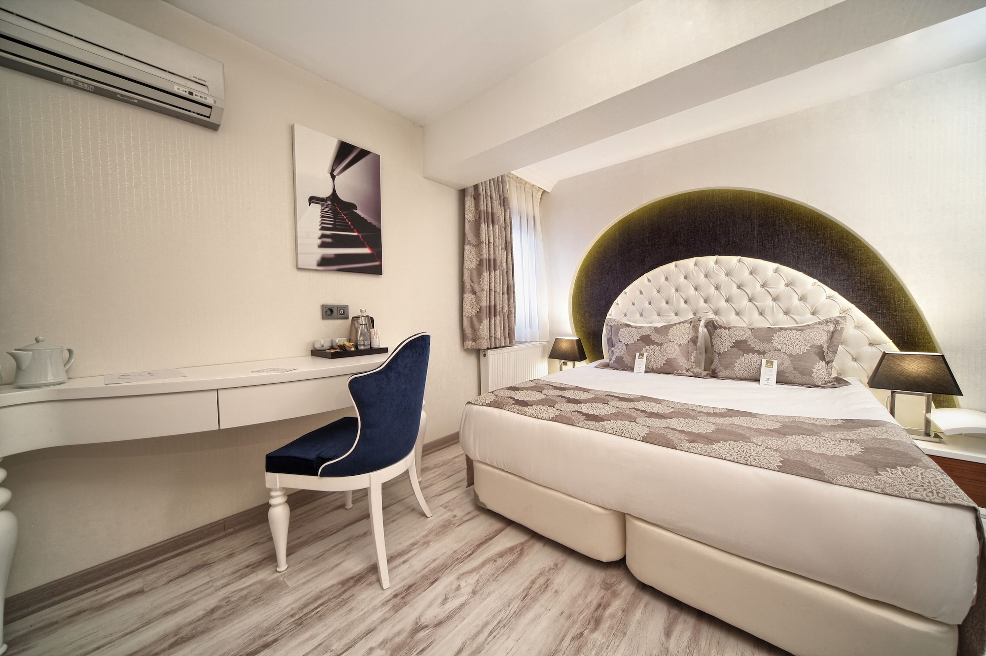 Deluxe, King Bed, Hot Tub