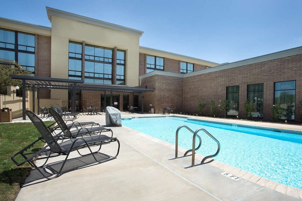Heritage Inn Suites San Antonio Airpt, Trademark by Wyndham 55/60
