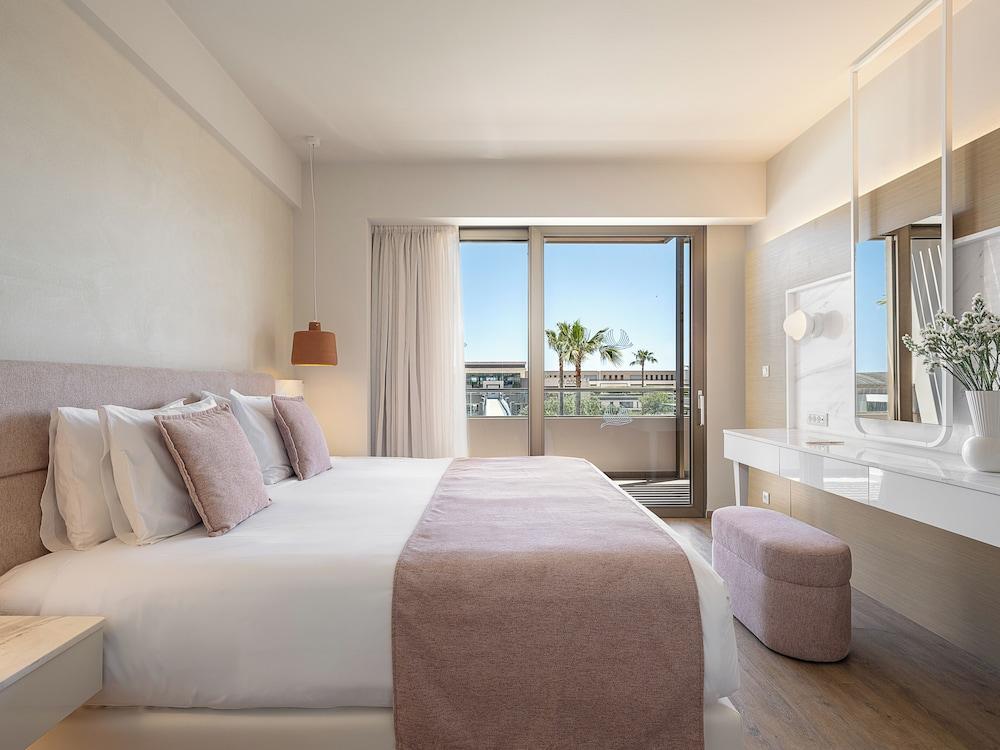 Collection, Premium, Residence, Suite, Adult Only