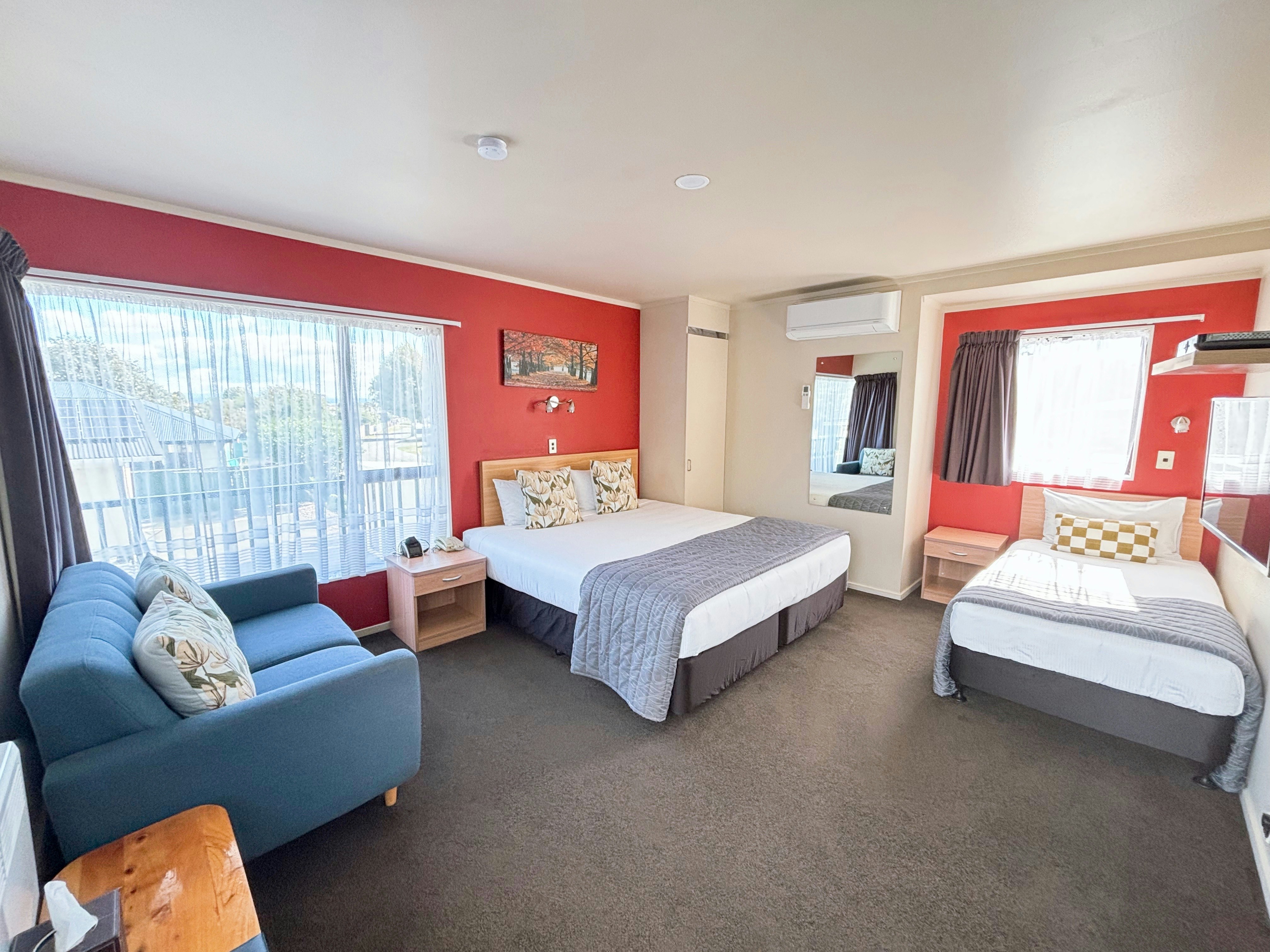 ARCADIA MOTEL 19/48
