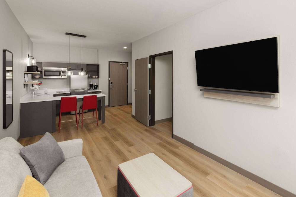 Hawthorn Extended Stay by Wyndham DeSoto 16/23