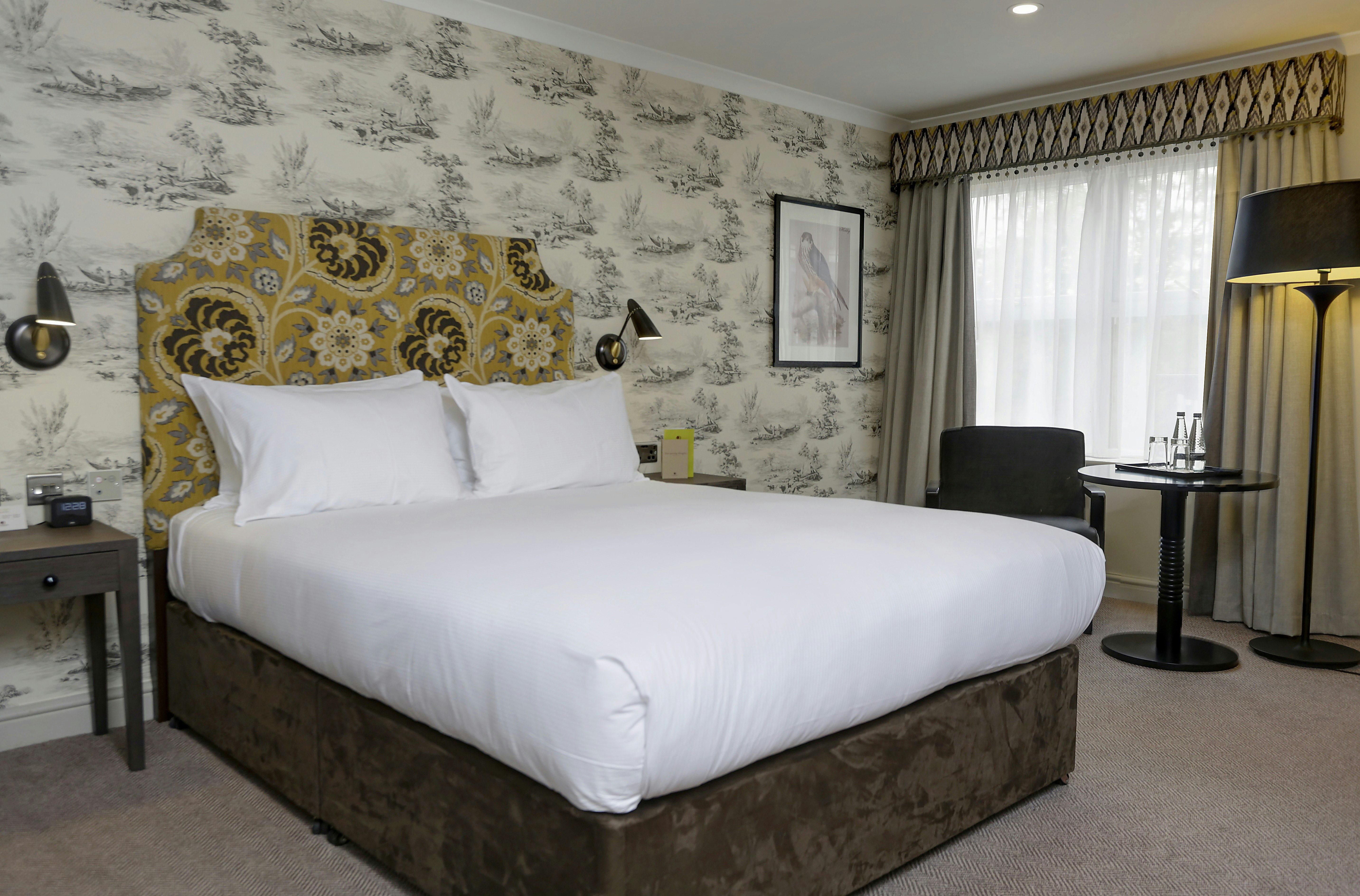 ROOM, DOUBLE BED