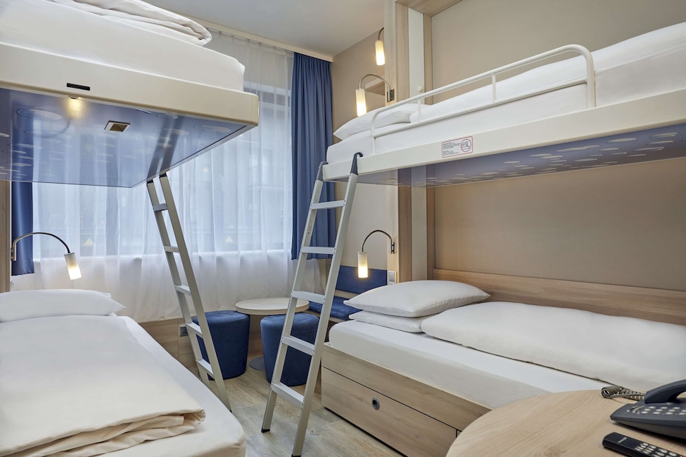Leonardo Smart Hotel Berlin Alexanderplatz 12/29