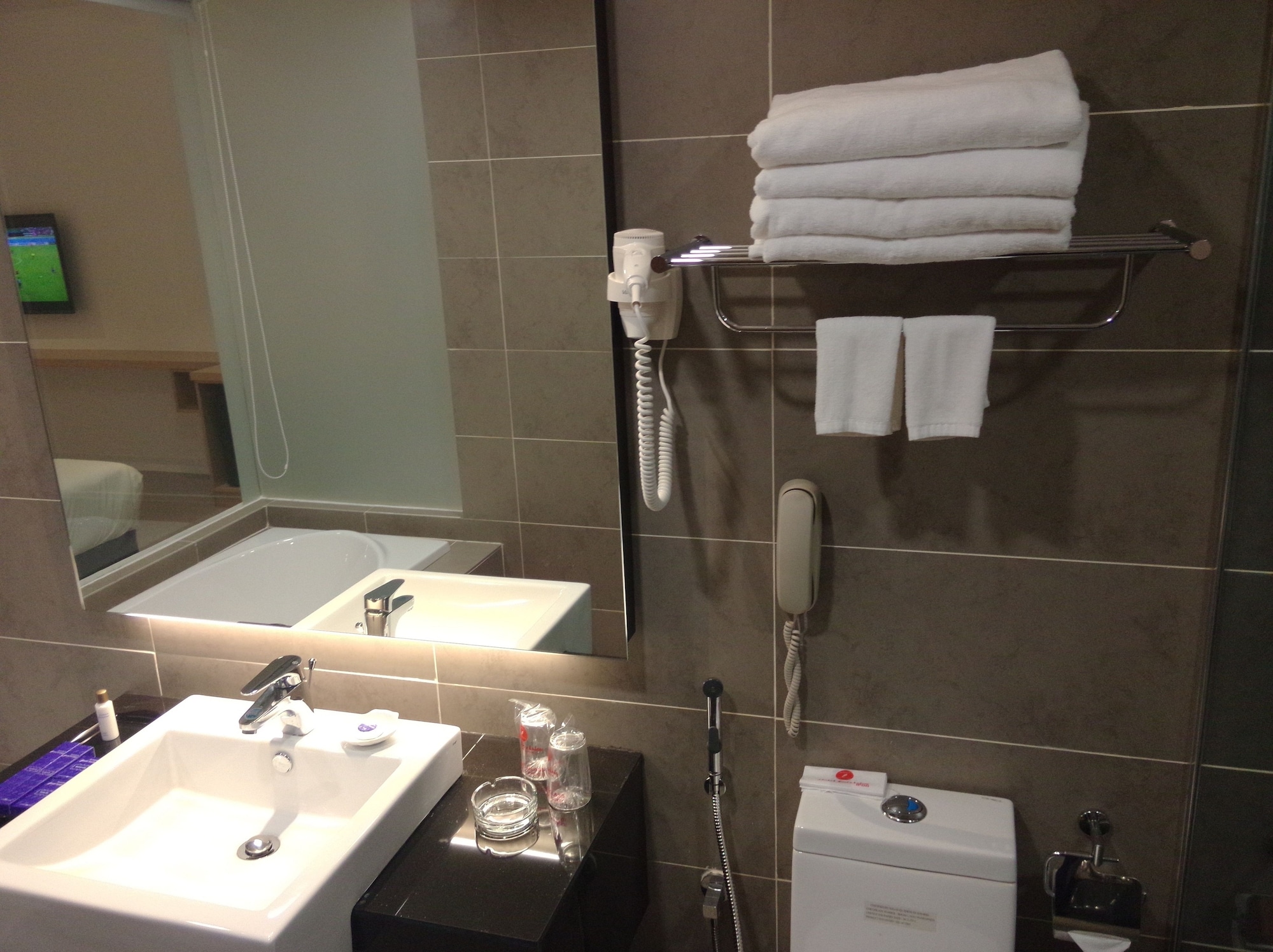 Deluxe, Twin Beds, Hotel Excelsior Ipoh 2/3