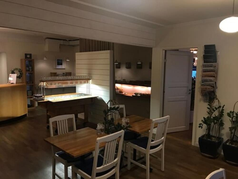 Port Hotel 28/45