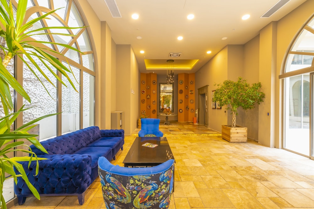 Agora Suites 44/67