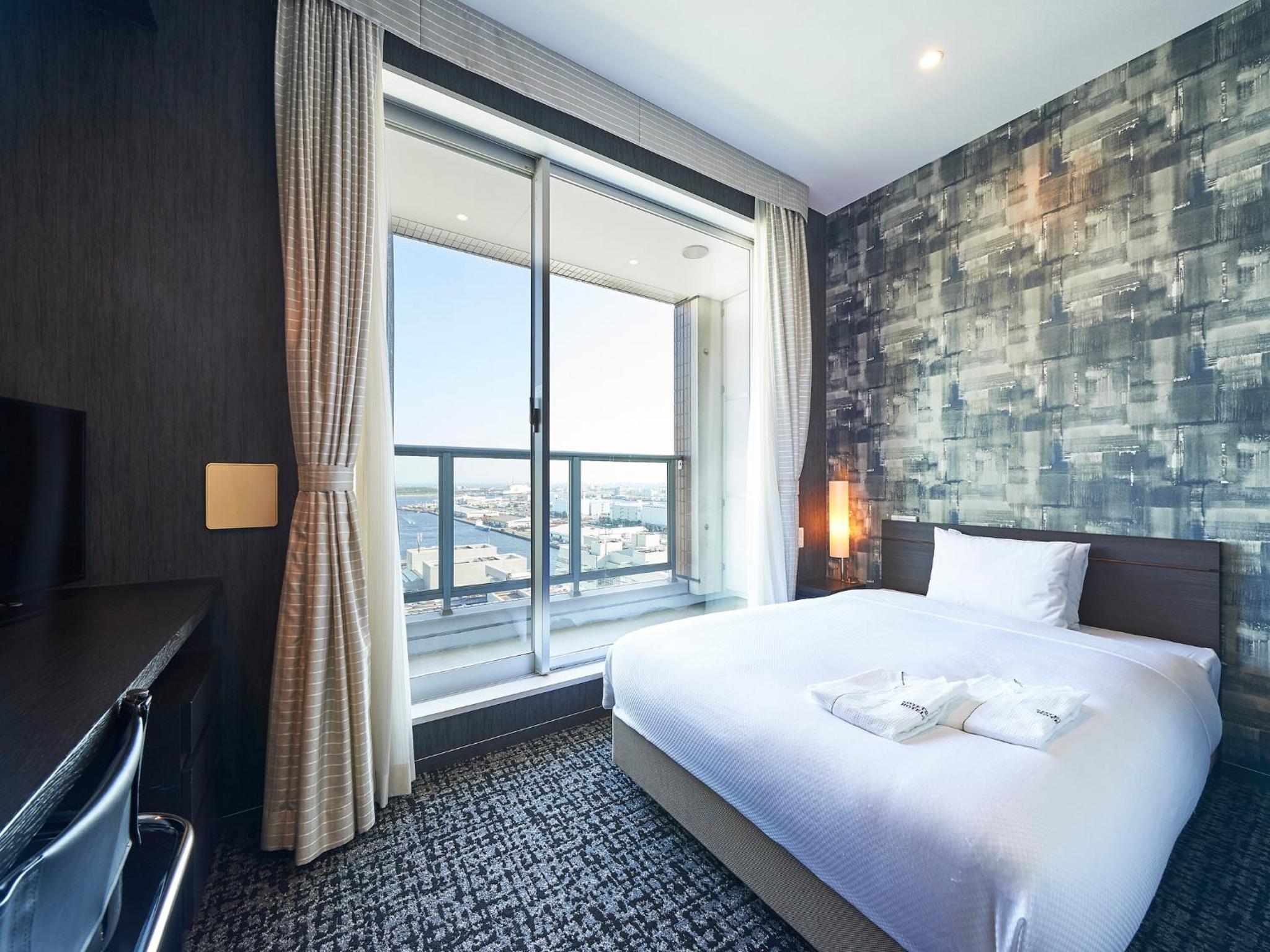 Premium, Double Bed, Bay Side, Smoking