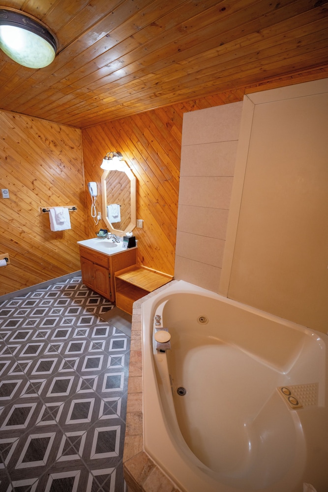 Estes Mountain Inn 34/70