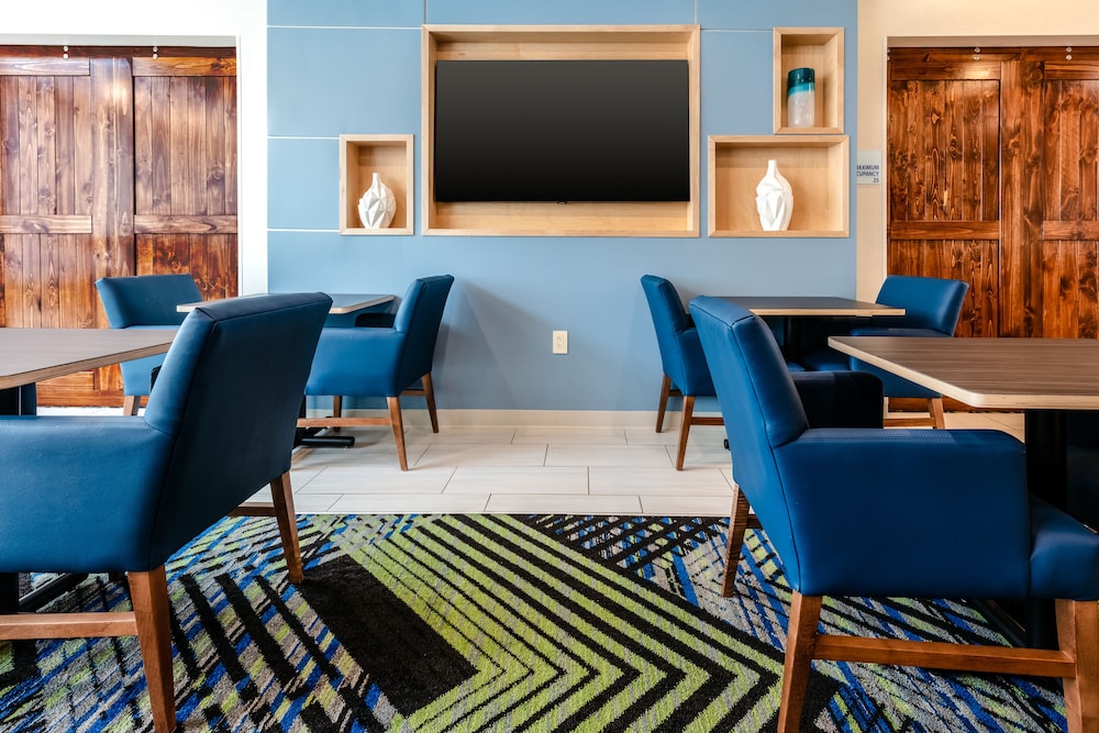 HOLIDAY INN EXPRESS CALHOUN SOUTH 69/82