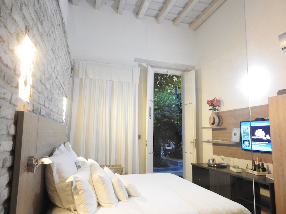 HOTEL BOUTIQUE DON PEPE 26/72