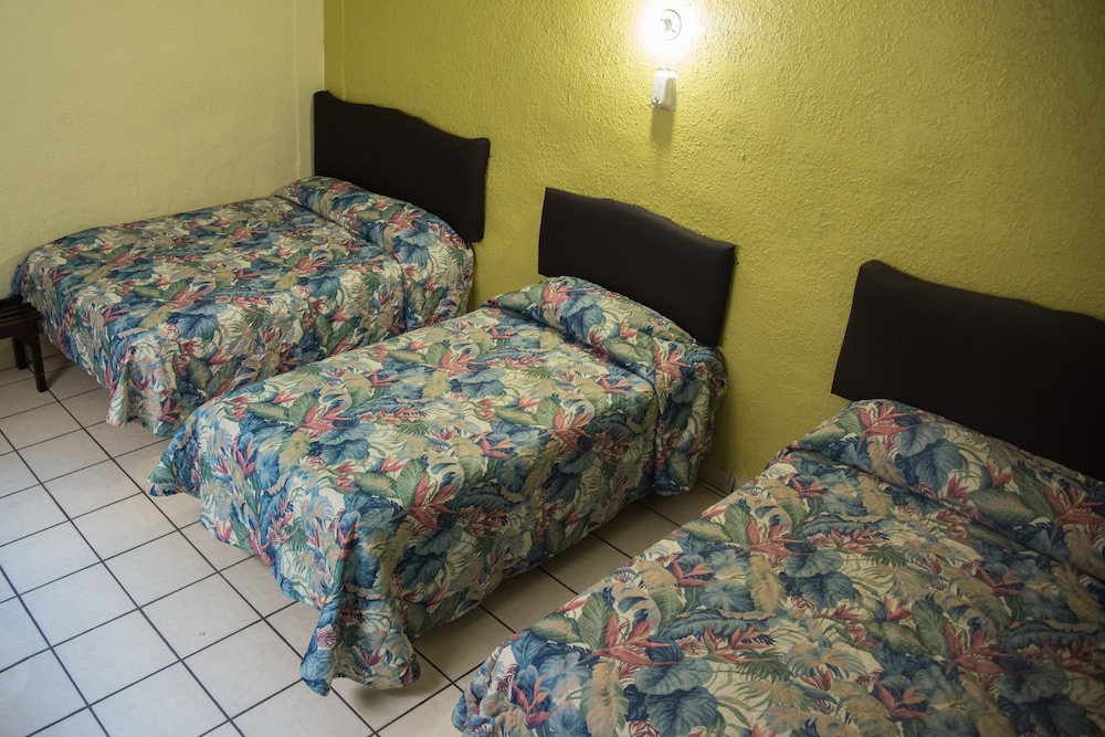 Hotel Esperanza 7/25