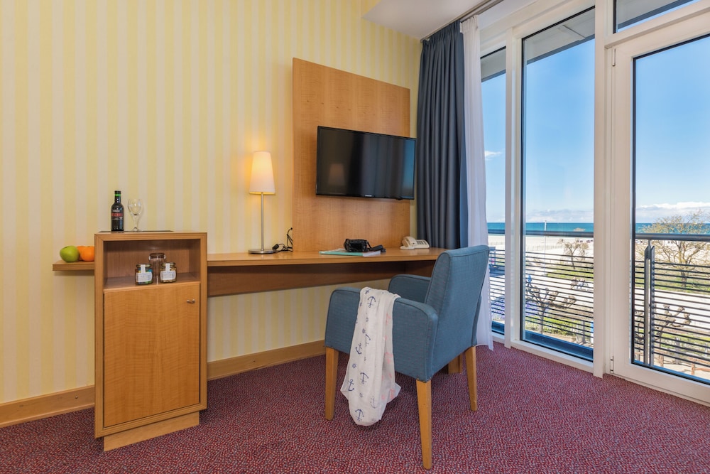 Strand-Hotel Hübner 10/39