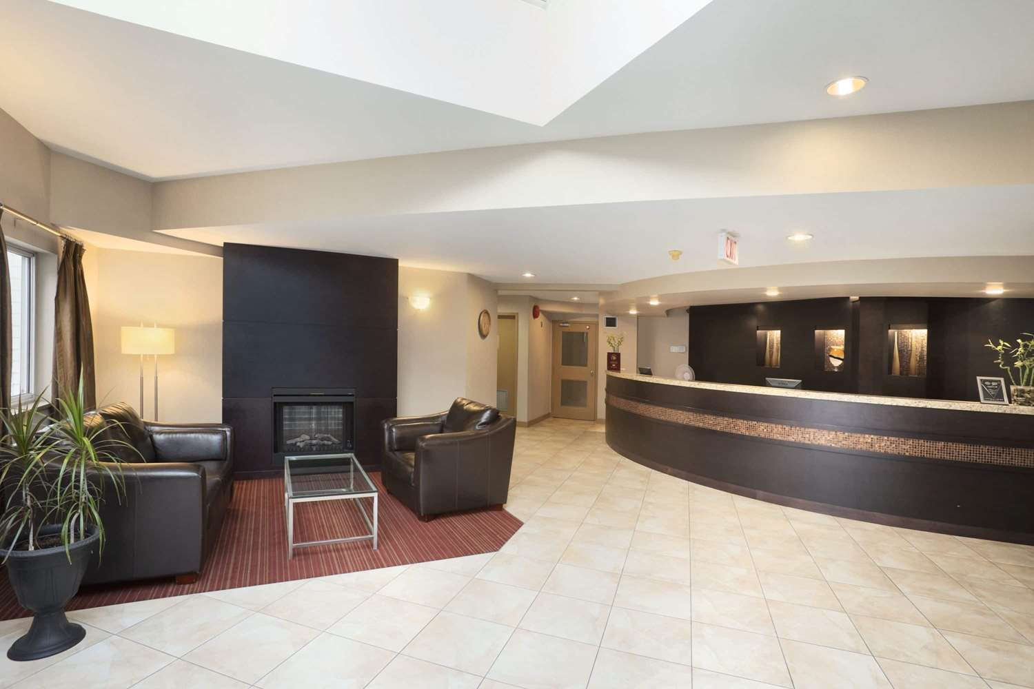 Super 8 By Wyndham West Kelowna Bc 2/8