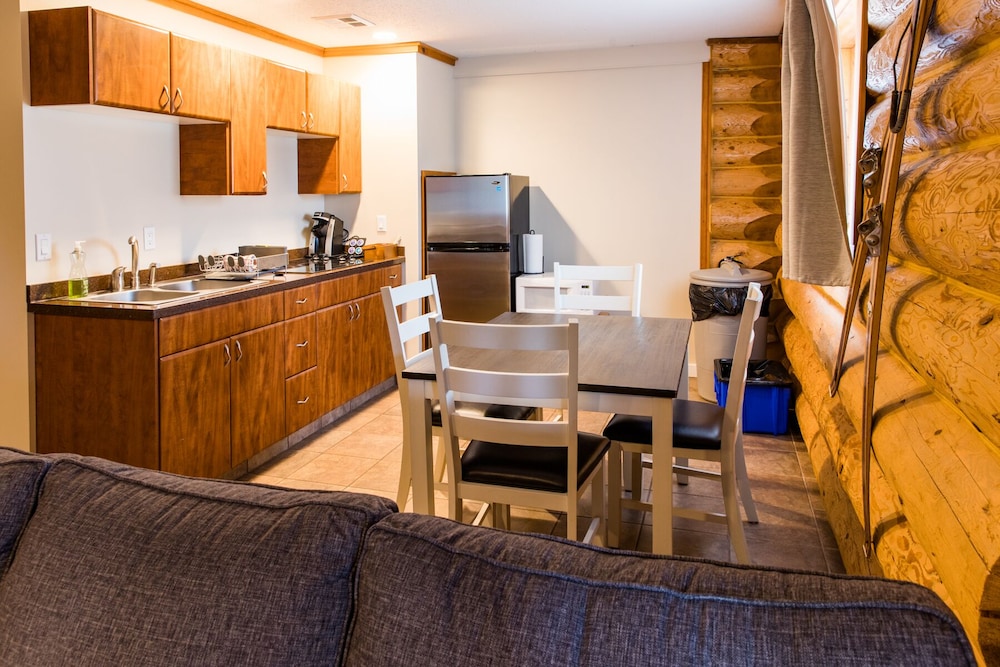Glacier House Resort 35/36