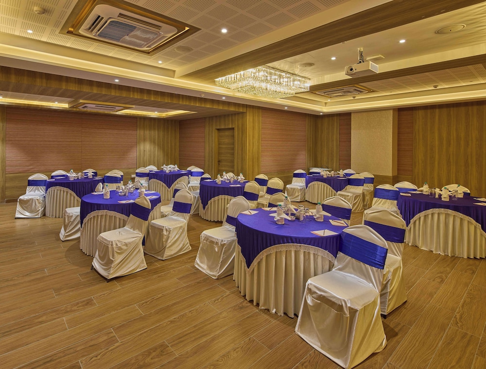 Grand Continent Hosur A Sarovar Portico Affiliate Hotel 41/47