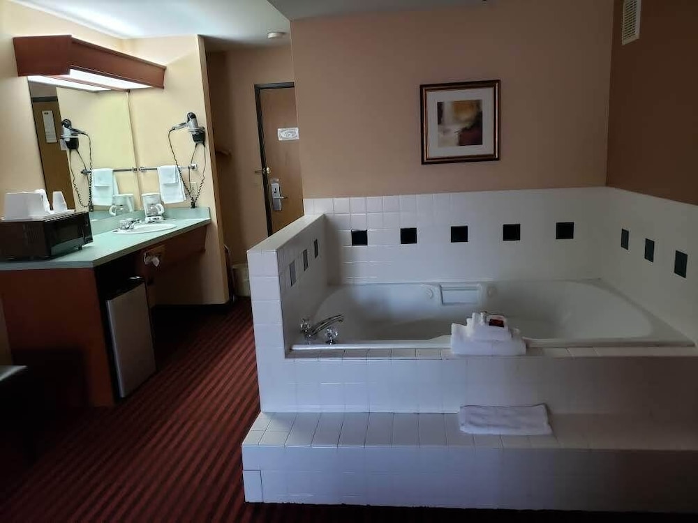 Americas Best Value Inn & Suites Forest Grove Hillsboro 21/34