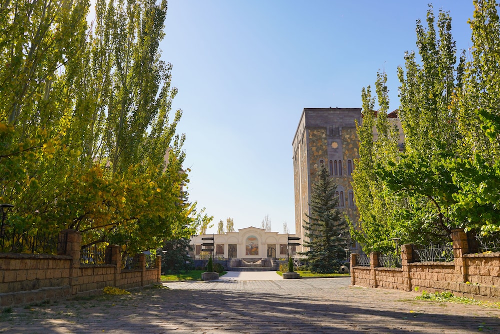 CAUCASUS HOTEL 68/74