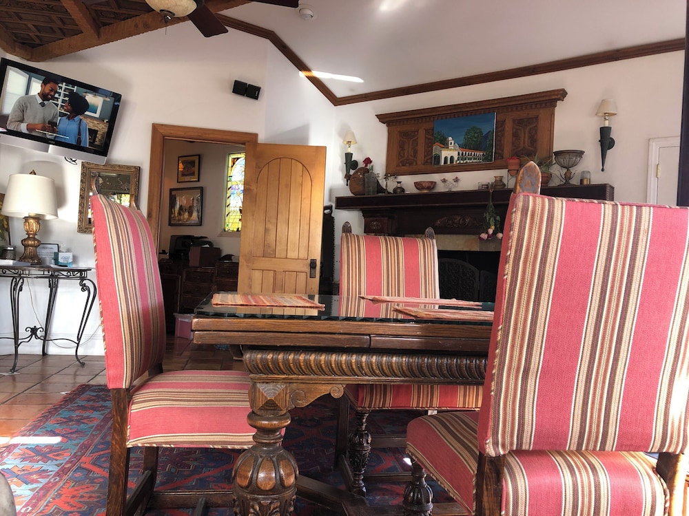 Chantico Inn 54/70