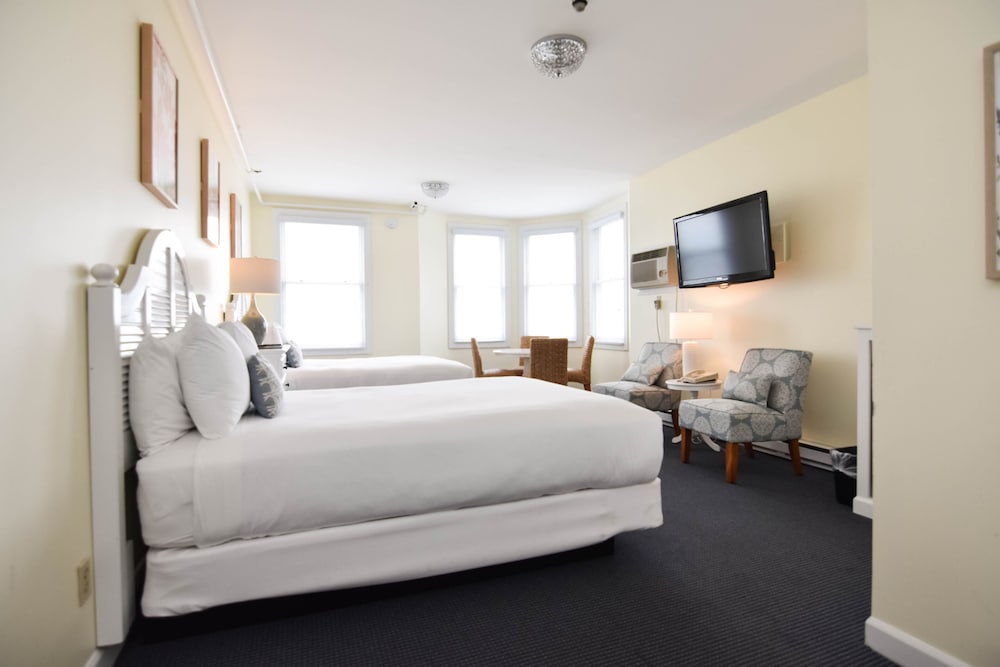 Island House Hotel 30/73