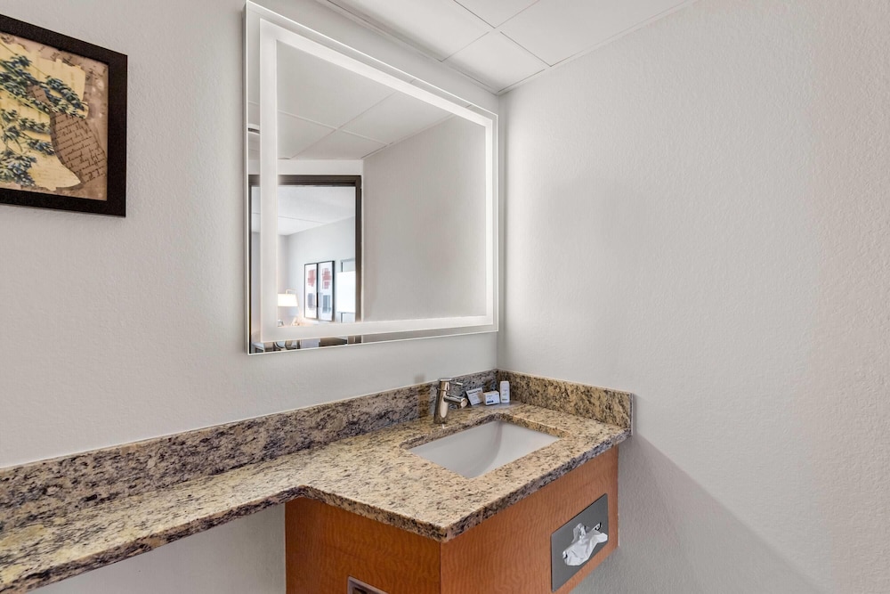 غرفة بسرير كوين، AmericInn by Wyndham Crookston U of M Crookston 6/7