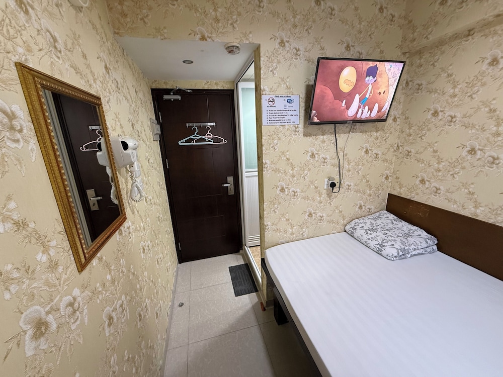 Sleep In Hotel 11/50