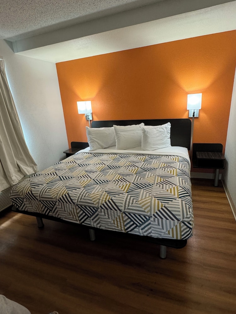 Motel6 Butte, MT - Historic City Center 31/59