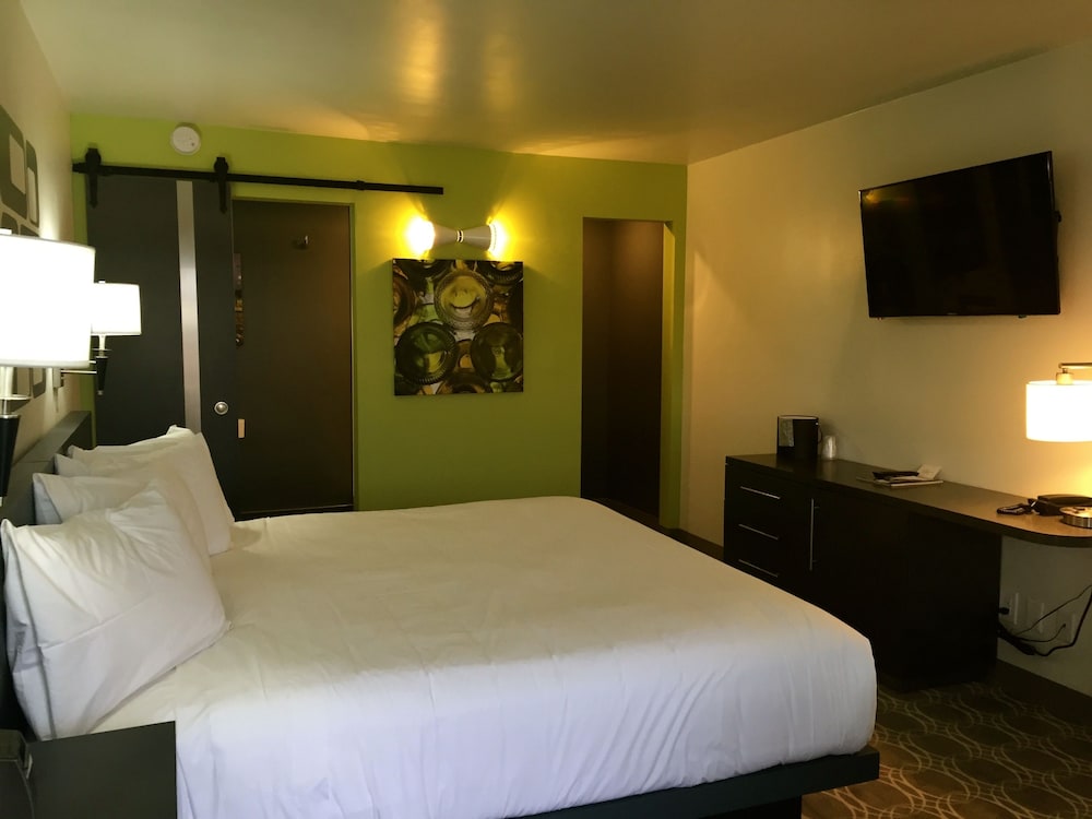 University Inn Tempe 11/45