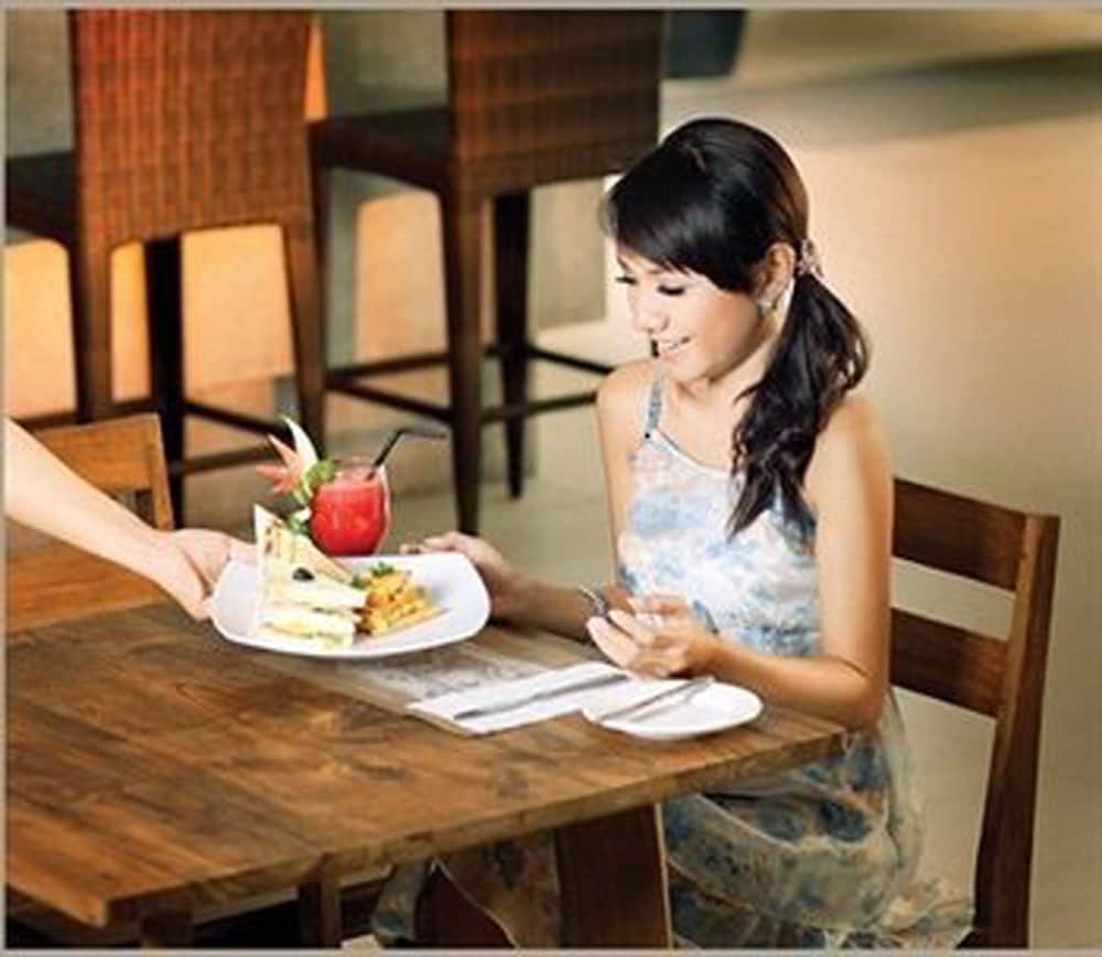 Ananta Legian 12/50