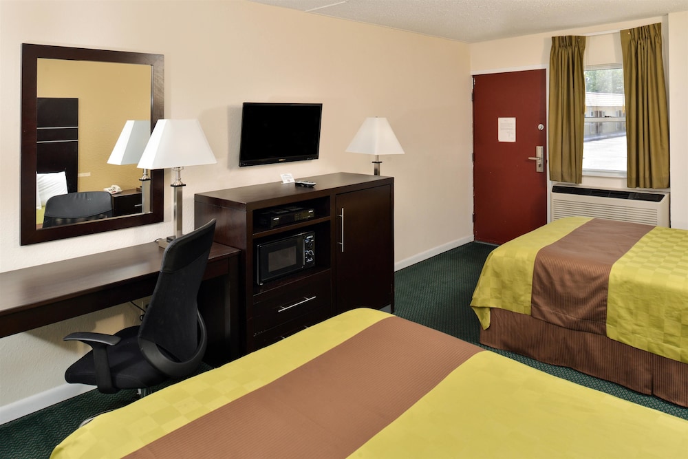 Americas Best Value Inn Port Jefferson Station Long Island 4/10