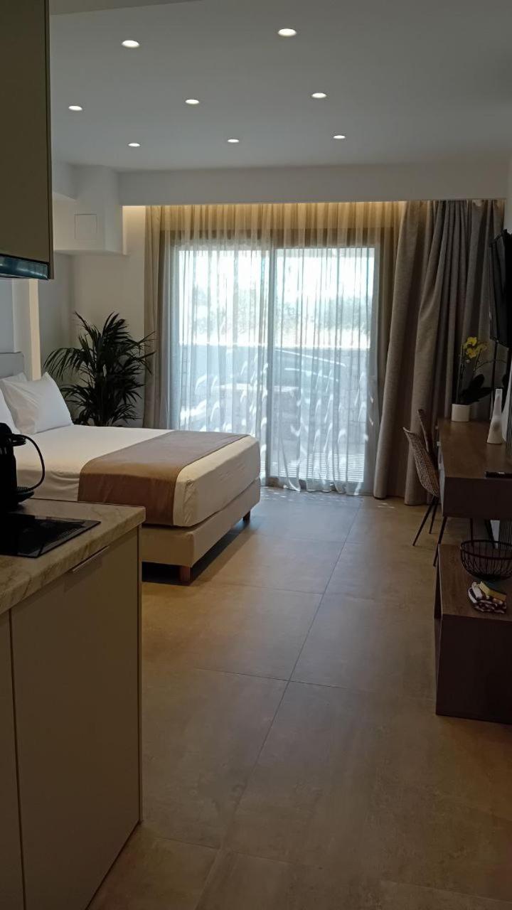 Anais Milos Suites 42/60