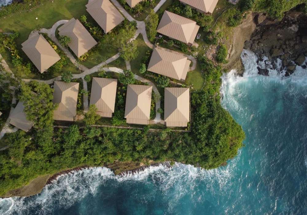 ARNA Suites and Ocean Lounge 37/46