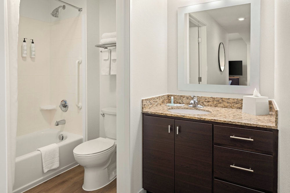 1 Bedroom, Suite, King Bed, Sofa, Accessible, Towneplace Suites Minneapolis Mall of America 4/4