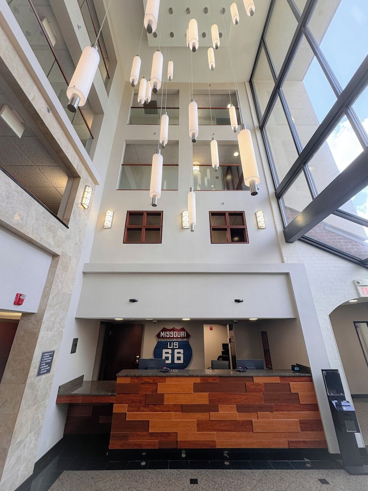 Heritage Inn & Suites St. Louis/Fenton, Trademark by Wyndham 5/60