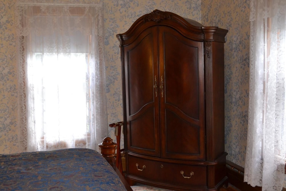 Cheney House 13/50