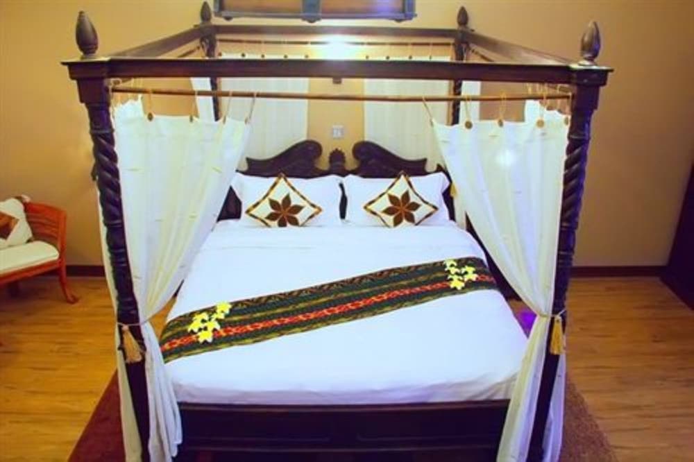 DELUXE, DOUBLE BED, POOL VIEW