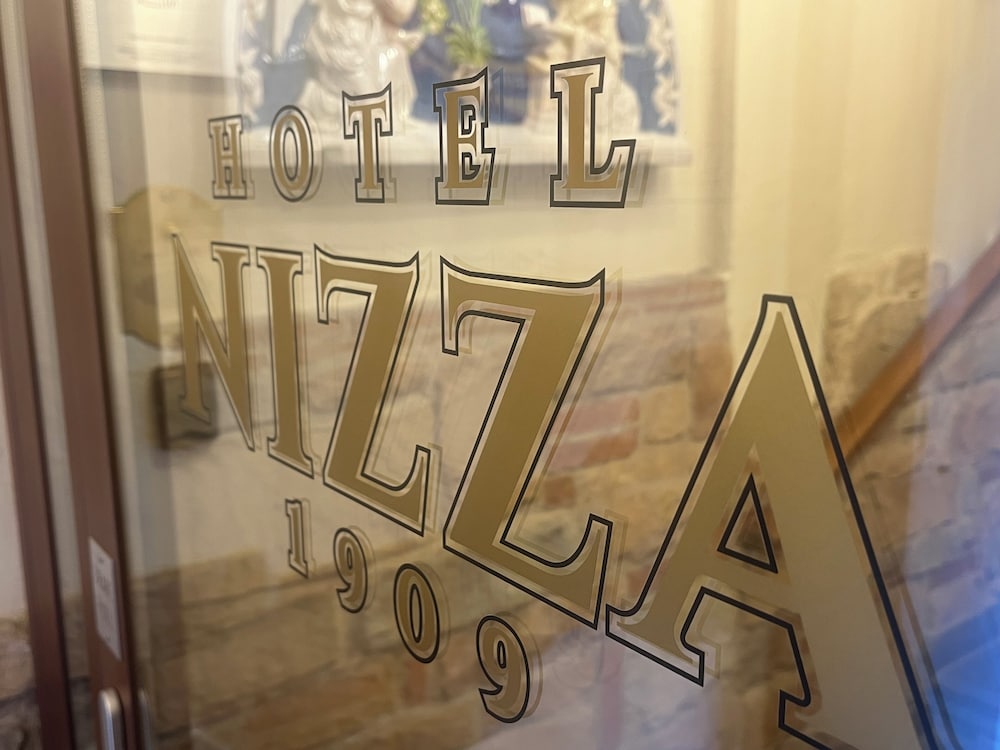 Nizza Hotel 42/69