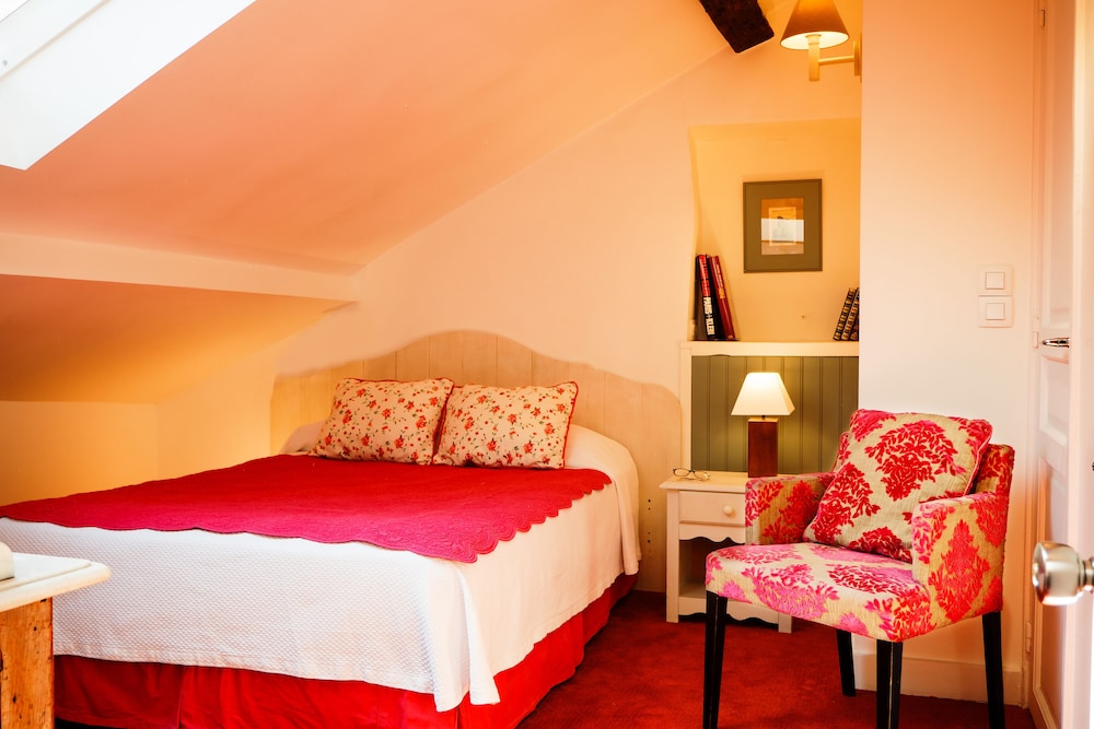 ROOM, DOUBLE BED
