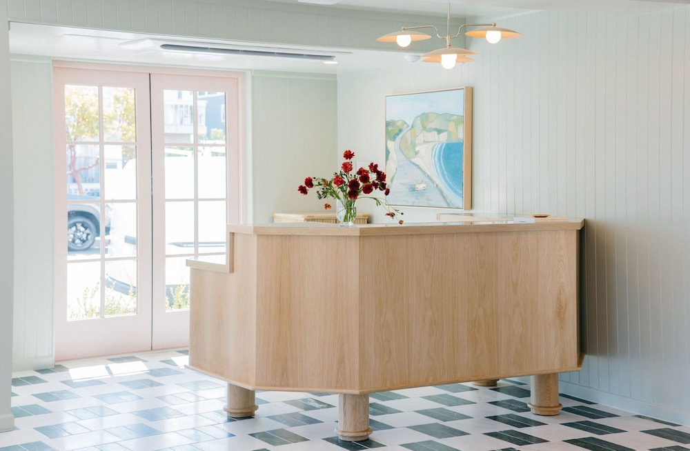 Bay Shores Peninsula Hotel 9/55